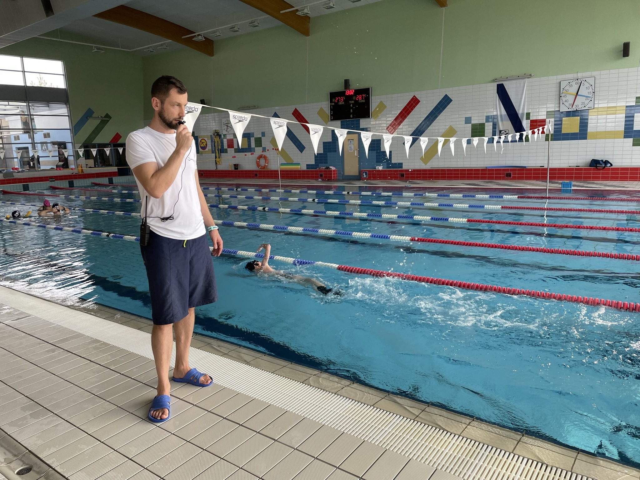 Zdrowotne korzyści pływania: Jak regularne treningi wpływają na nasze ciało i umysł?